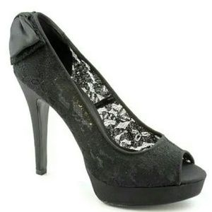 Chinese Laundry Halo Black Lace Pumps
